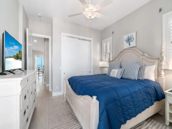 Luxurious 6-Bedroom Beachfront Residence Near Bonita Beach